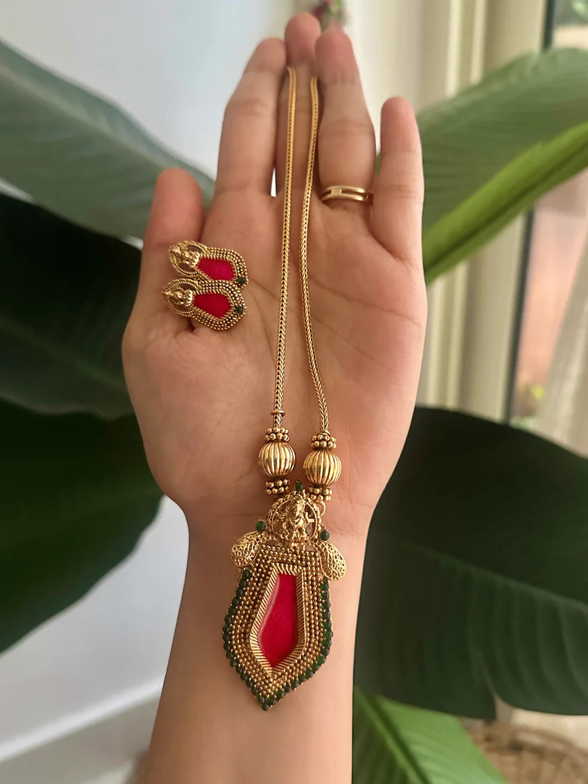 Palakka Pendant Chain