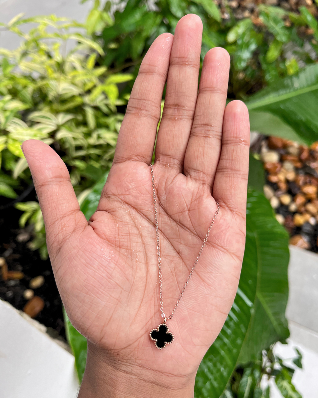 Four-leaf Clover Necklace/Classic Fashion 4 Leaf Clover Necklace (Black&White)