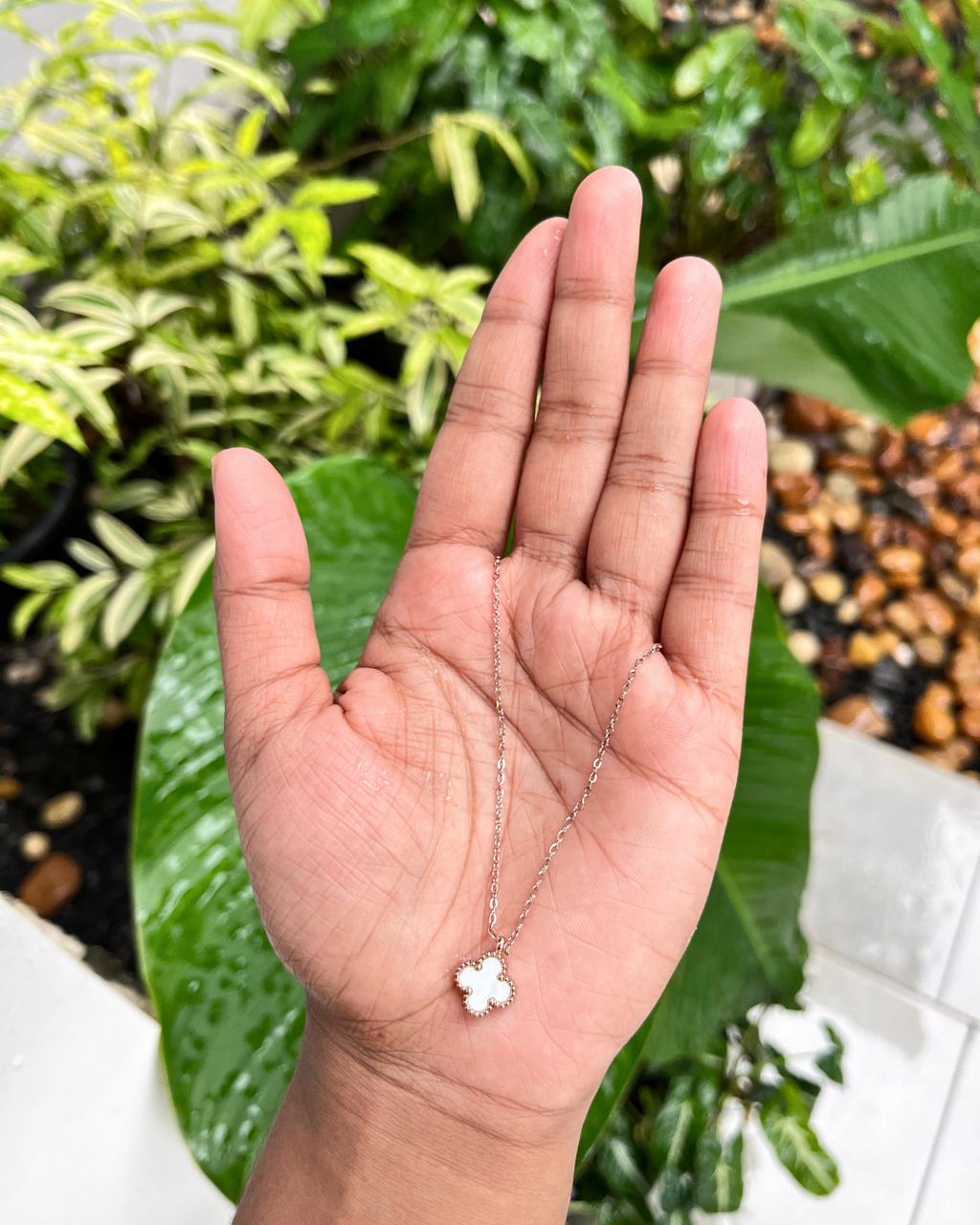 Four-leaf Clover Necklace/Classic Fashion 4 Leaf Clover Necklace (Black&White)